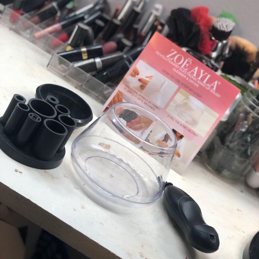 Cleaning brushes tool